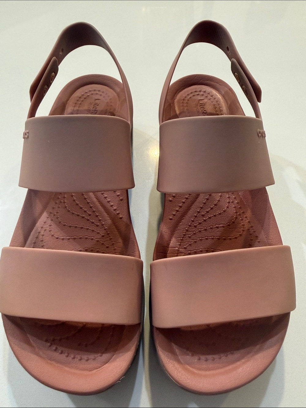 Crocs Brooklyn Low Wedge Sandals | Size 7 - Picture 11 of 11